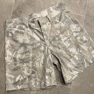 Womans low rise camo jorts